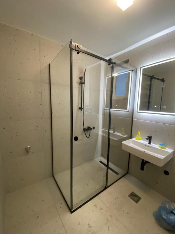 Bočna klizna tuš kabina po meri