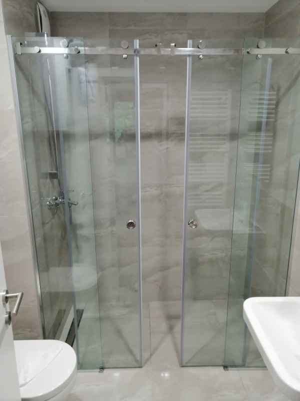 Linijska klizna tuš kabina